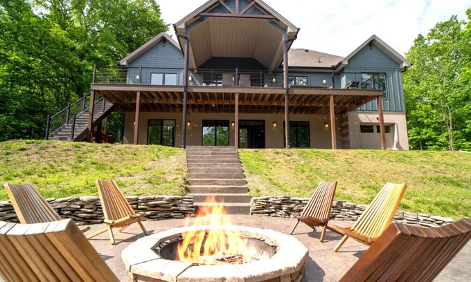 New Tazewell House | Watermark Lake House