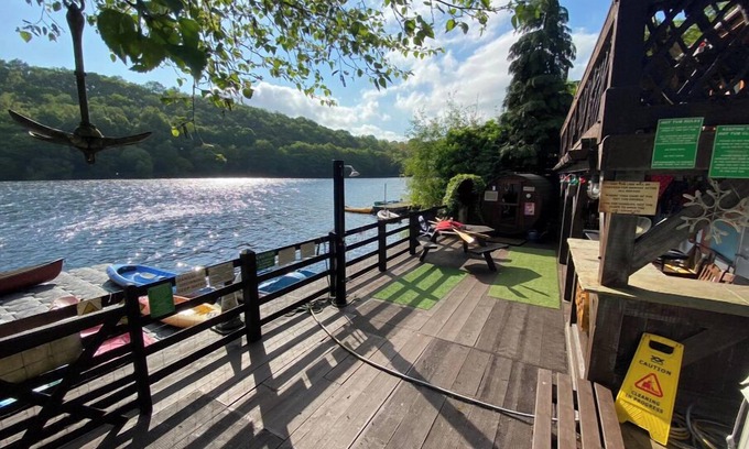 Horton Cabin | Waters edge boathouse Rudyard lake short breaks kayaks fishing hottub n