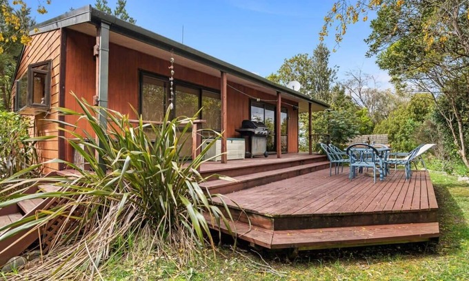 Collingwood House | Waters Edge Golden Bay