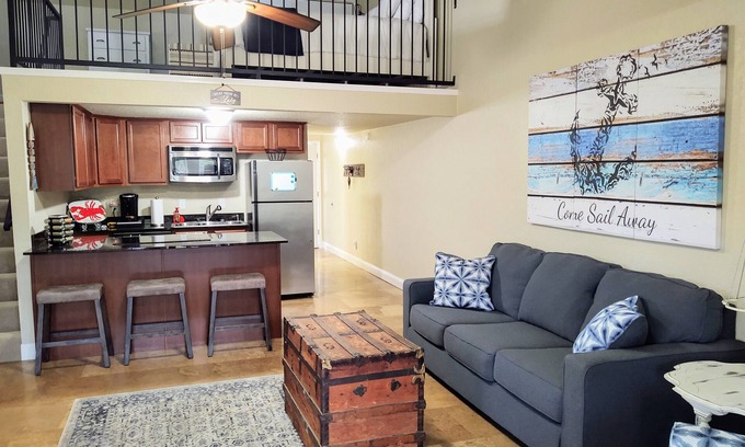 Mid America Condo | Water’s Edge Hideaway