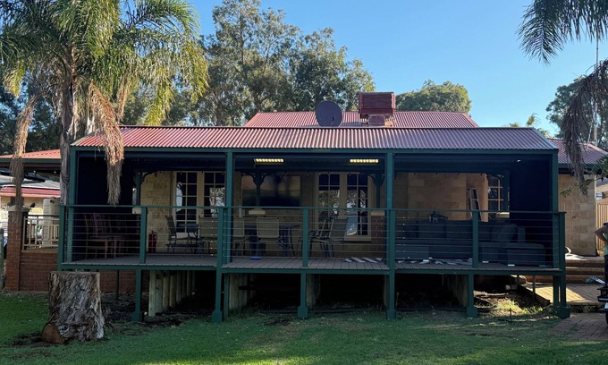 Bouvard House | Waters edge retreat, come and relax on the estuary