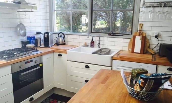 Daylesford House | Waterside Cottage - Perfect Lakeside Location