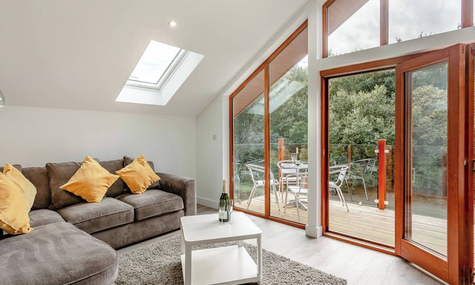 Rastrick Cottage | Waterside Lodge Five -UK38263