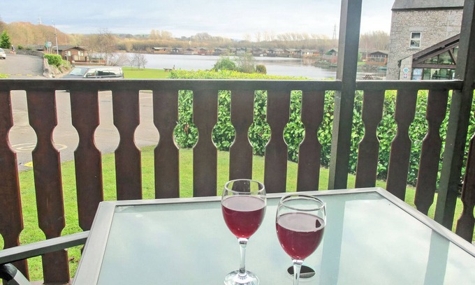 Dilton Marsh Ski Chalet | Waterside Lodge (Pet)