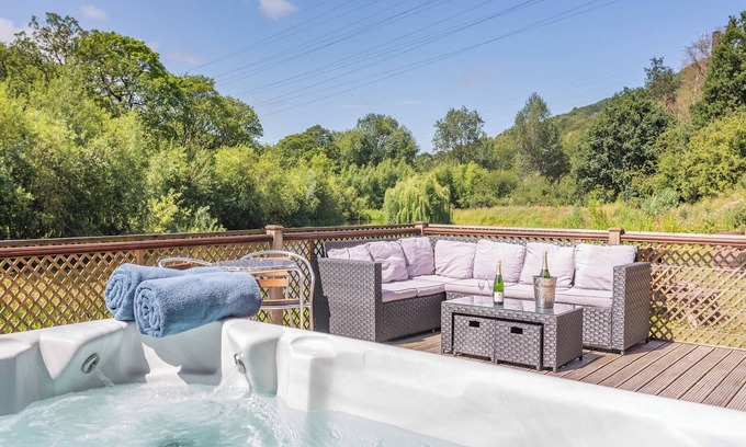 Rastrick Cottage | Waterside Lodge Sixteen - UK13038