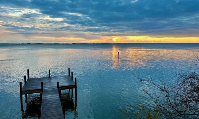Coinjock House | Waterview Cottage on the Currituck Sound with Private Dock & Kayaks