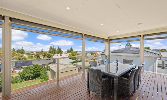 Moana House | Wauwa-ana ~ Moana - Sumptuous Holiday Abode in the Heart of Moana