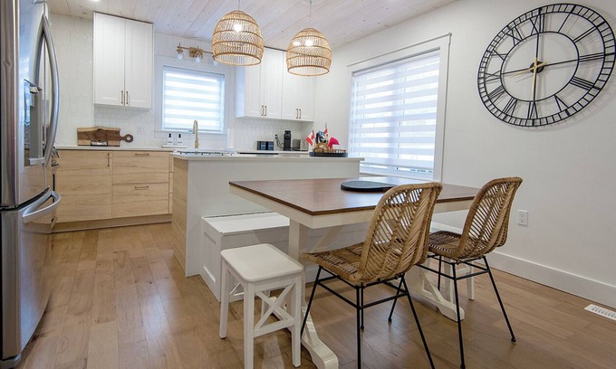 Kingsville House | WaveCrest Cottage -KINGSVILLE - Premium Comfort