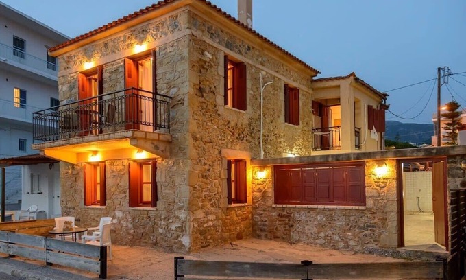 Avia House | Waveside Sanctuary - Luxurious Seastone Villa