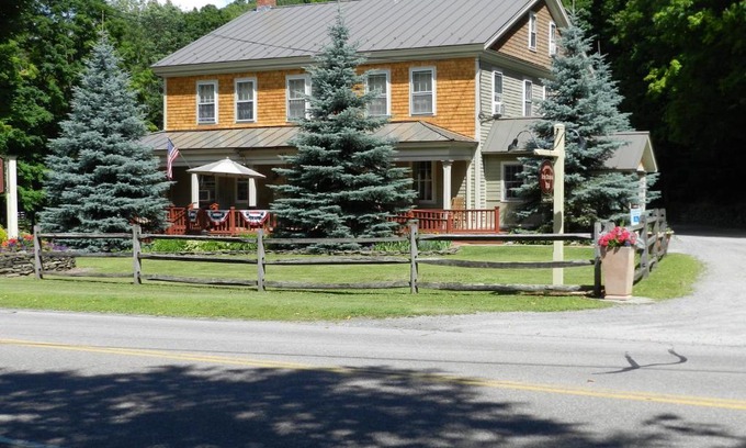 Middlebury Hotel | Waybury Inn