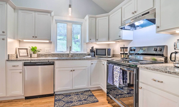 Waynesville Cottage | Waynesville Smart Cabin w/Hot Tub & Views!