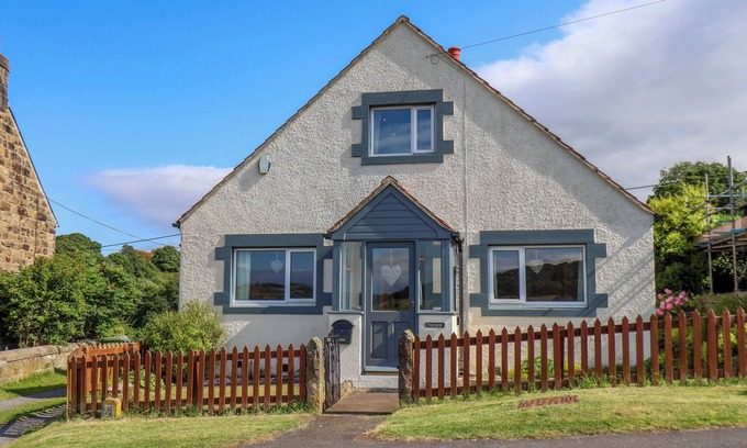 Great Fryup Dale Cottage | WAYSIDE, pet friendly, character holiday cottage in Glaisdale