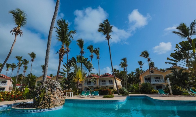El Frances Apartment | We are ON the ocean, high speed WIFI, Just 5 minutes to Las Galeras, Samana