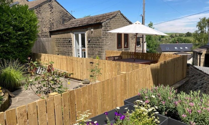 Honley Cottage | Weaver’s Den, a cosy countryside retreat