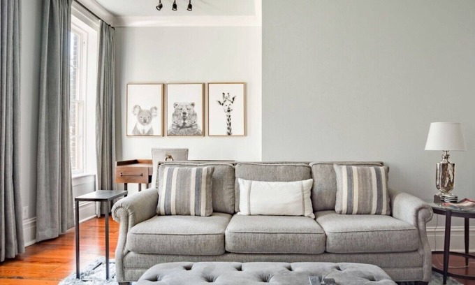 Historic Downtown Savannah House | WEEKNIGHT DISCOUNT! Historic 1850s Townhouse looks over Chatham Square!