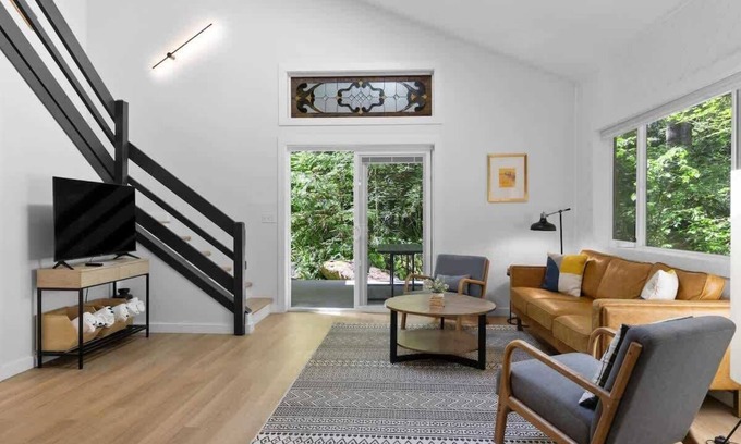 Welches House | Welches Woodland Retreat
