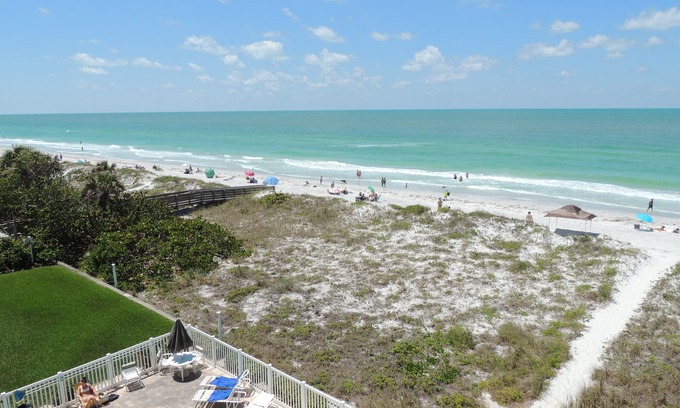 Independence Square Condo | Welcome Back! Popular Beachfront Condo w/Pool & Beach Gear Provided, Unit 406