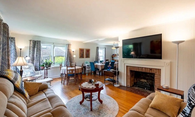 Fountainhead-Orchard Hills House | Welcome Home: Comfortable Home for Families, Pets, Remote Workers