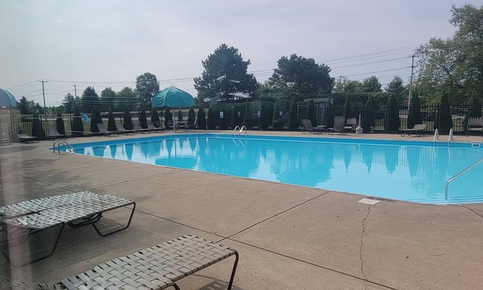 Summit Station Condo | WELCOME! nEasy living with comfy style.n