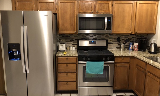 Lombard Condo | Welcome to Anis;s Property