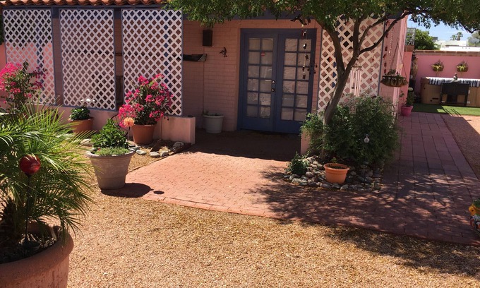 Blenman-Elm House | Welcome to Casa Hibiscus! Amenities galore! Hot tub+bike+bbq+fire pit ! Pets!