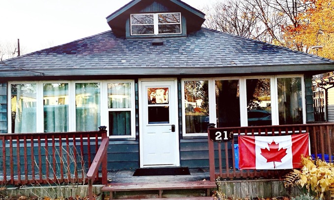 Port Burwell House | Welcome to Kosecki Kottage - walking distance to everything in Port Burwell !