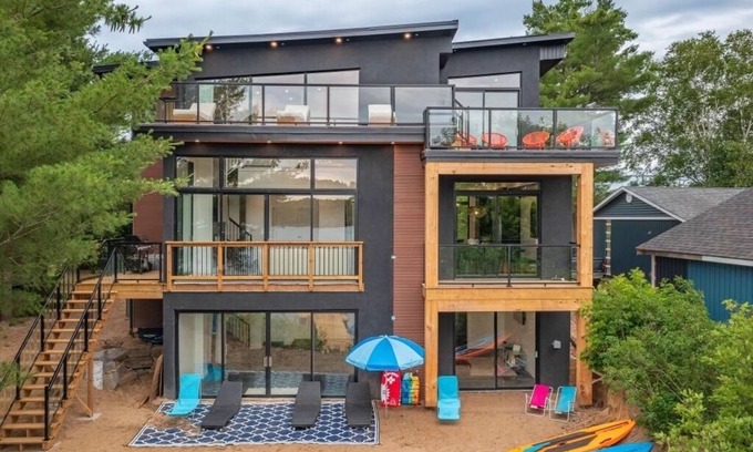 South River House | Welcome to 'Malibu in Muskoka' Luxury Cottage on Beautiful Forest Lake🌴🎣 🏖️