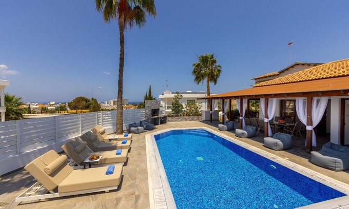 Cape Greko Villa | Welcome to our beautiful 5-bedroom villa, situated near the stunning Konnos beach