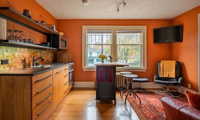 Seattle Apartment | Welcome to Ravennity! Very close to Light Rail, UW, Greenlake