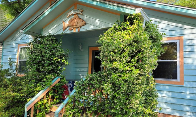 Long Beach Cottage | Welcome to Snapper Cottage! Pet friendly, shaded fenced yard, 2 bath, sleeps 7