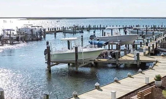 Crisfield Condo | Welcome to the best view in Crisfield! top floor condo!