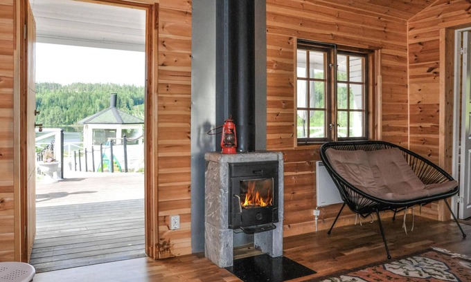 Kil House | Welcome to this white pearl on Norra Ringstadtjärnen lake.