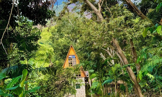 Santiago Atitlan Ski Chalet | Welcome to your slice of paradise at our stunning lakeside hotel
