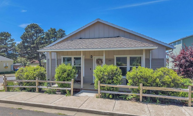 Lincoln City House | Welcome to your perfect coastal escape! 3-bedroom, 2-bath Beach Bungalow