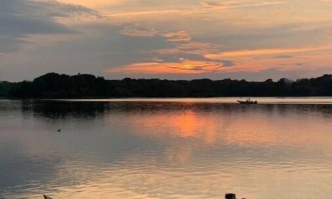 Berryville House | Welcome to Your Summer Retreat by the Lake!