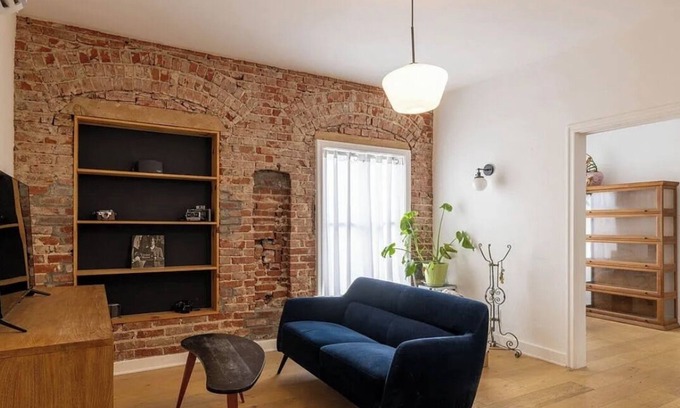 Koreatown Apartment | Welcoming 1-bedroom art deco apartment in Los Angeles