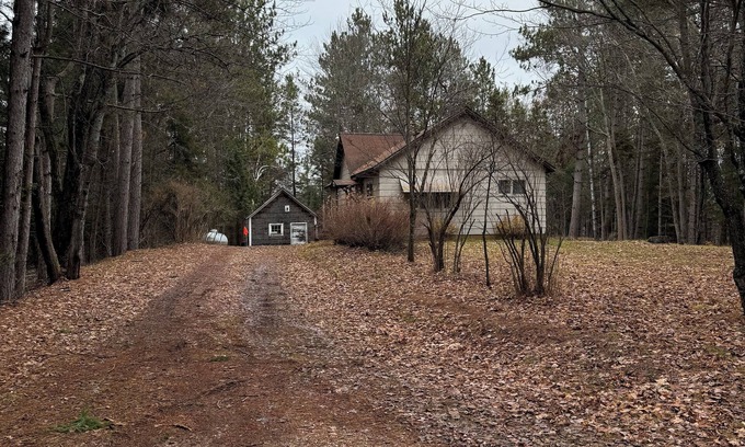 Trout Creek House | Welcoming 3-bedroom house in Trout Creek on trail 8.