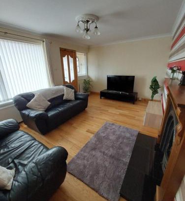 Lisnaskea House | Welcoming 4 bedroom townhouse with free parking on premises