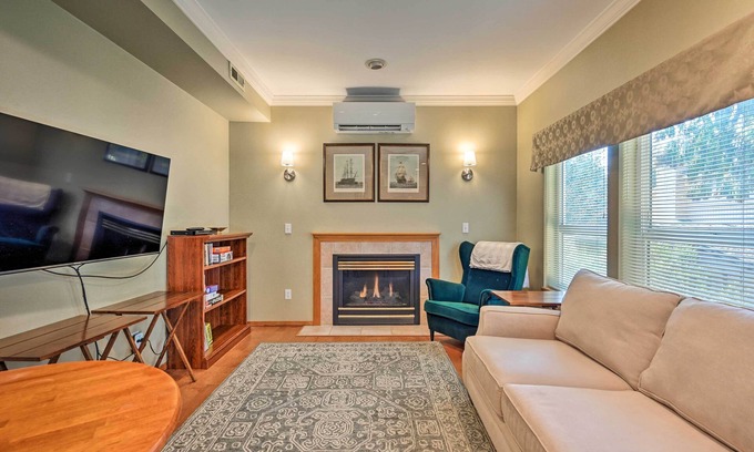 Edmonds House | Welcoming Edmonds Vacation Rental w/Fireplace!