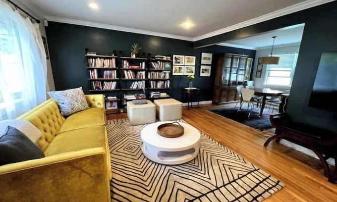 Teaneck House | Welcoming Family Home close to everything - 5 Bdrms/3.5 Baths.
