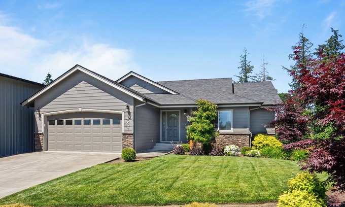 Salem House | Welcoming, Quiet 2-Level Home in Keizer Exurbs