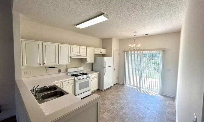 Morrisville House | Welcoming townhome with AC in Morrisville - 3 bedrooms