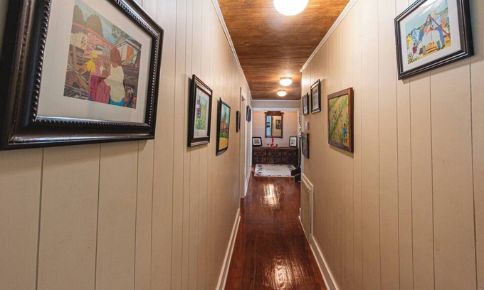 Natchez House | Welcoming White House on Cane River.nn