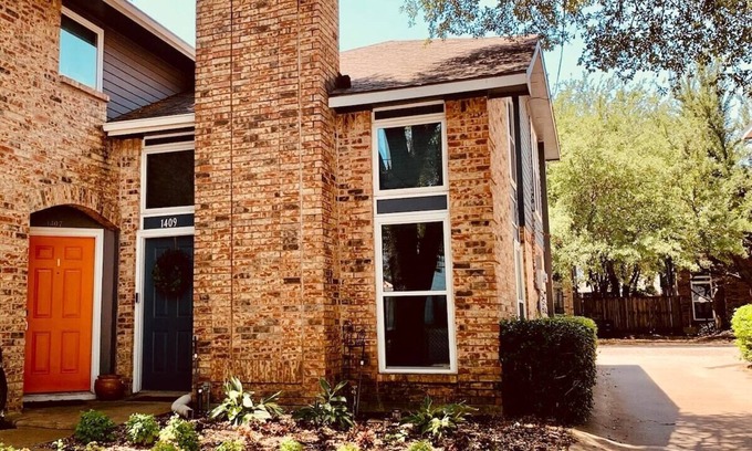 Bryan Place House | Well appointed, Recently Updated, Open Concept , Downtown Dallas. Dogs welcome!