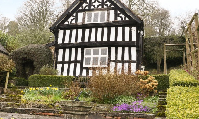 Acton Scott House | WELL COTTAGE, family friendly, with open fire in Church Stretton