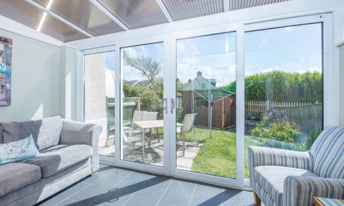 Little Haven House | Well-equipped cottage, metres from Blue Flag beach