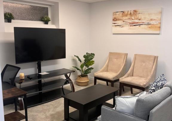 Transcona Apartment | Well furnished Basement Suite-With Private Entrance