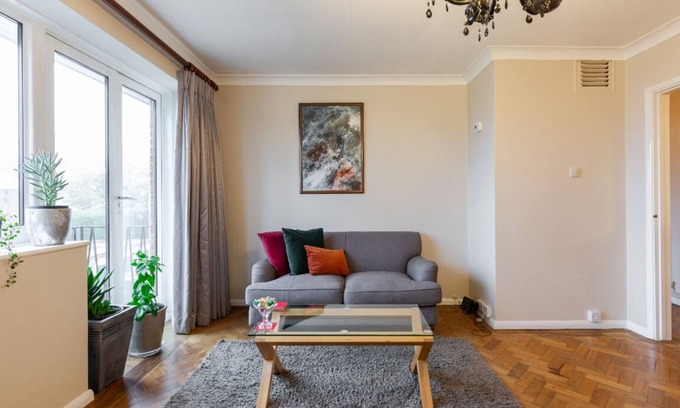 Farnham Apartment | Well located, welcoming place in Farnham