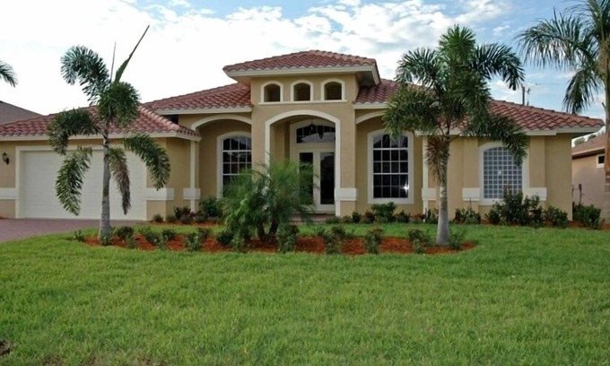 Willoughby Acres House | Well Maintained, Conveniently Located, 4BR/3BA, Den, Pool, Close to Beach
