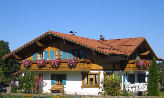 Kappel Apartment | Well maintained home in a quiet, sunny area with mountain views - 3 Stars DTV